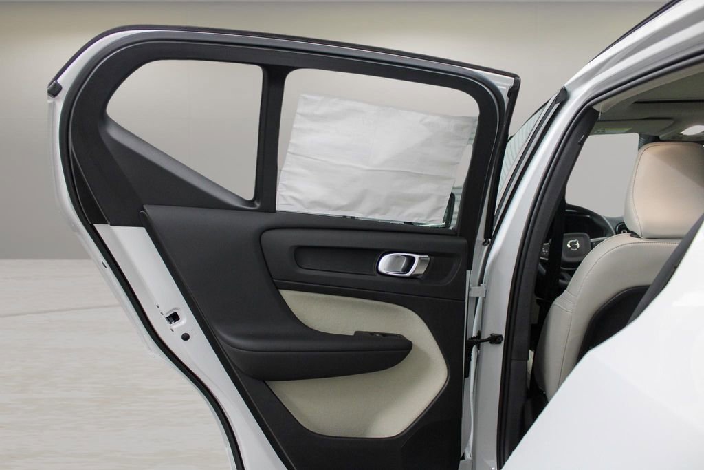 New 2026 Volvo XC40 B4 Plus w/ Protection Package Premier FWD image 24
