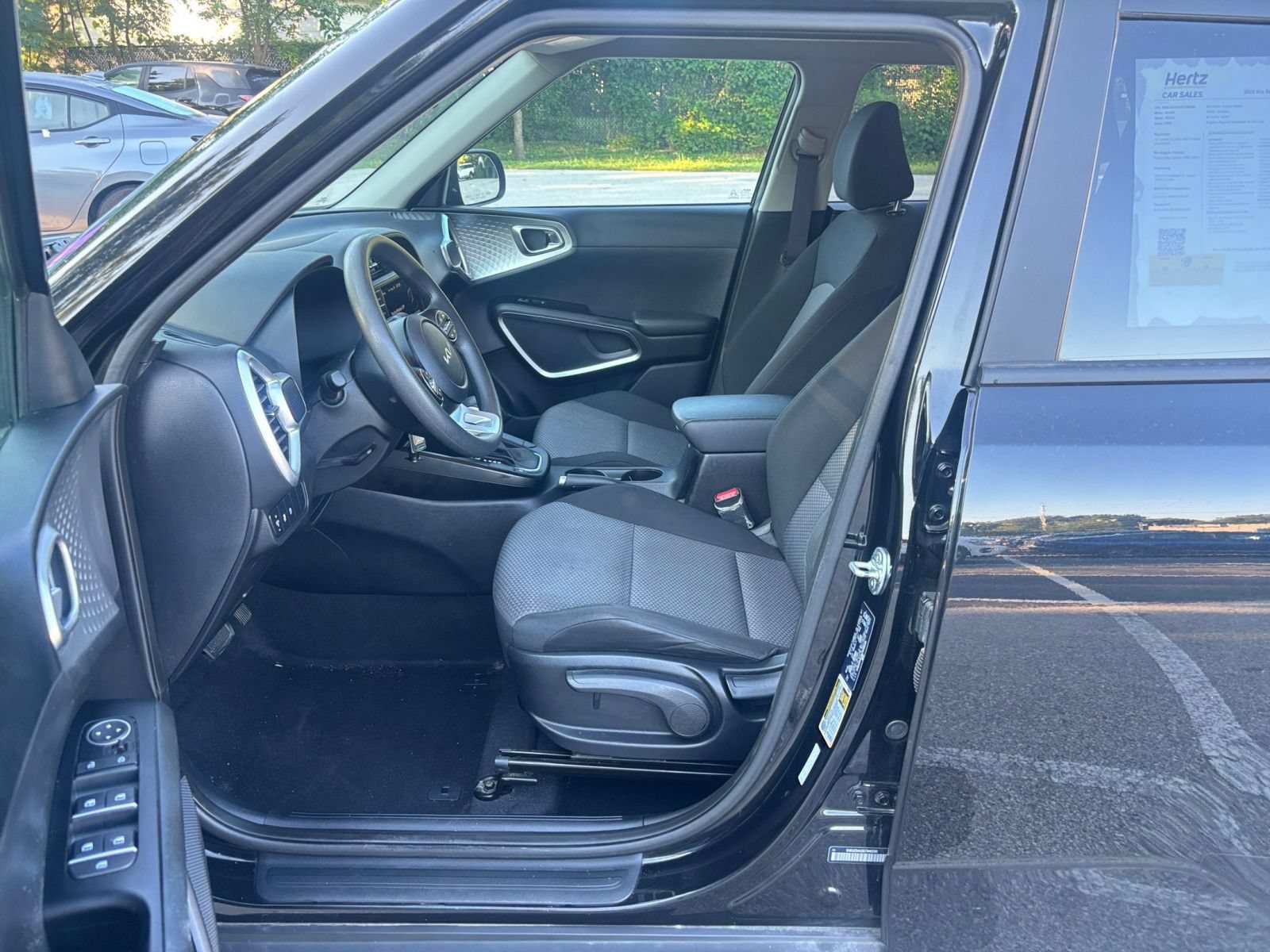 Used 2025 Kia Soul LX w/ LX Technology Package FWD image 24