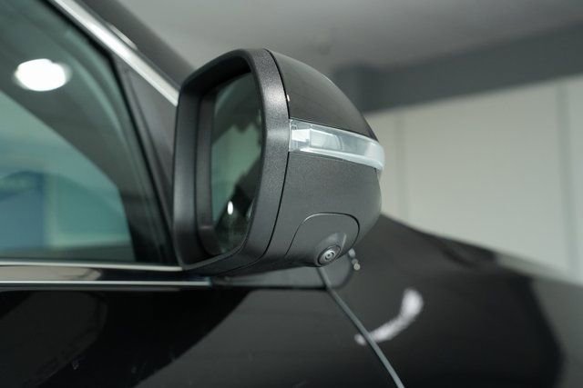 Used 2024 GMC Acadia Denali image 6