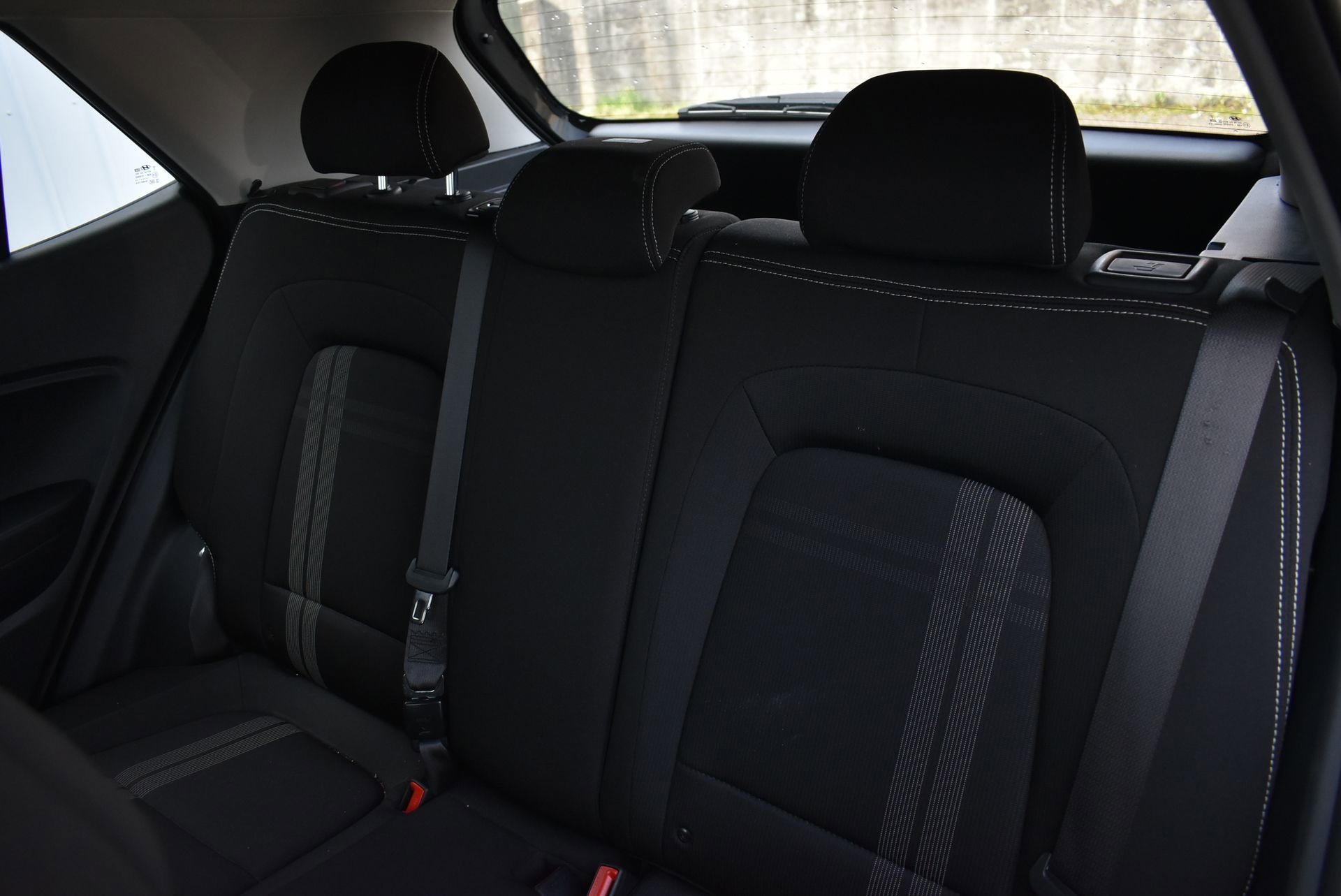 Used 2025 Hyundai Venue SEL FWD image 14