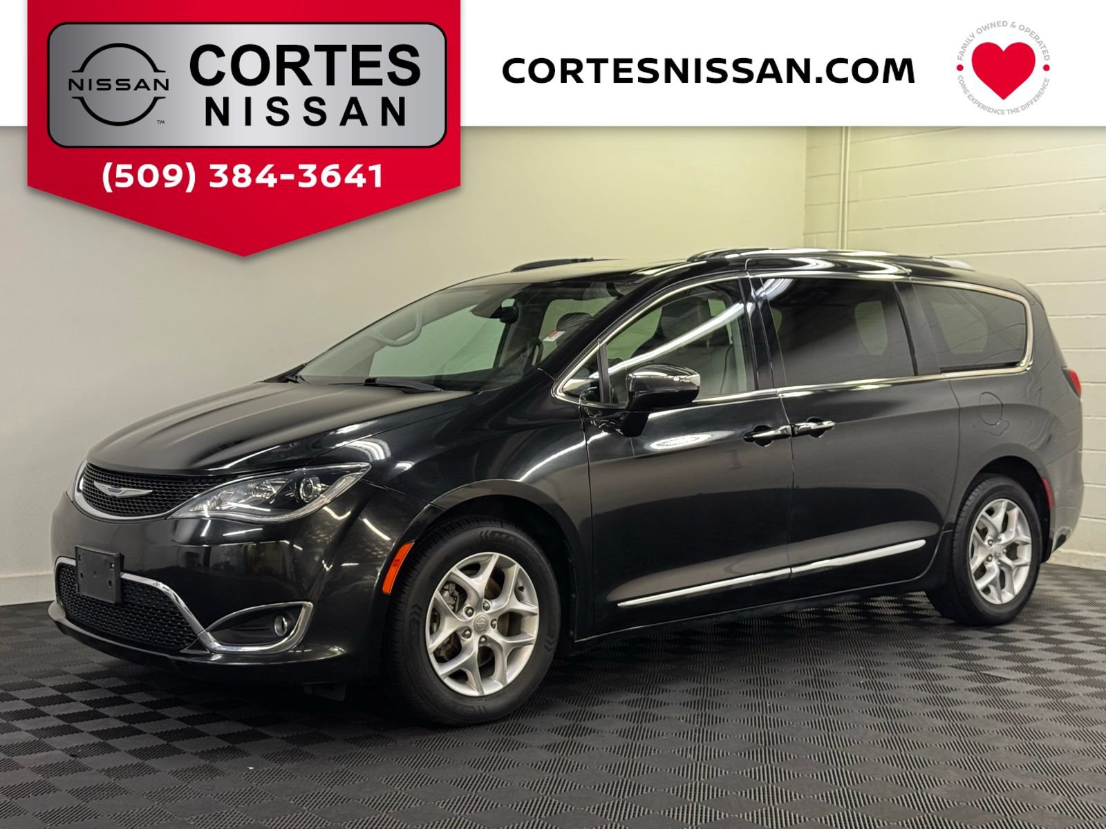 Used 2020 Chrysler Pacifica Limited FWD image 1