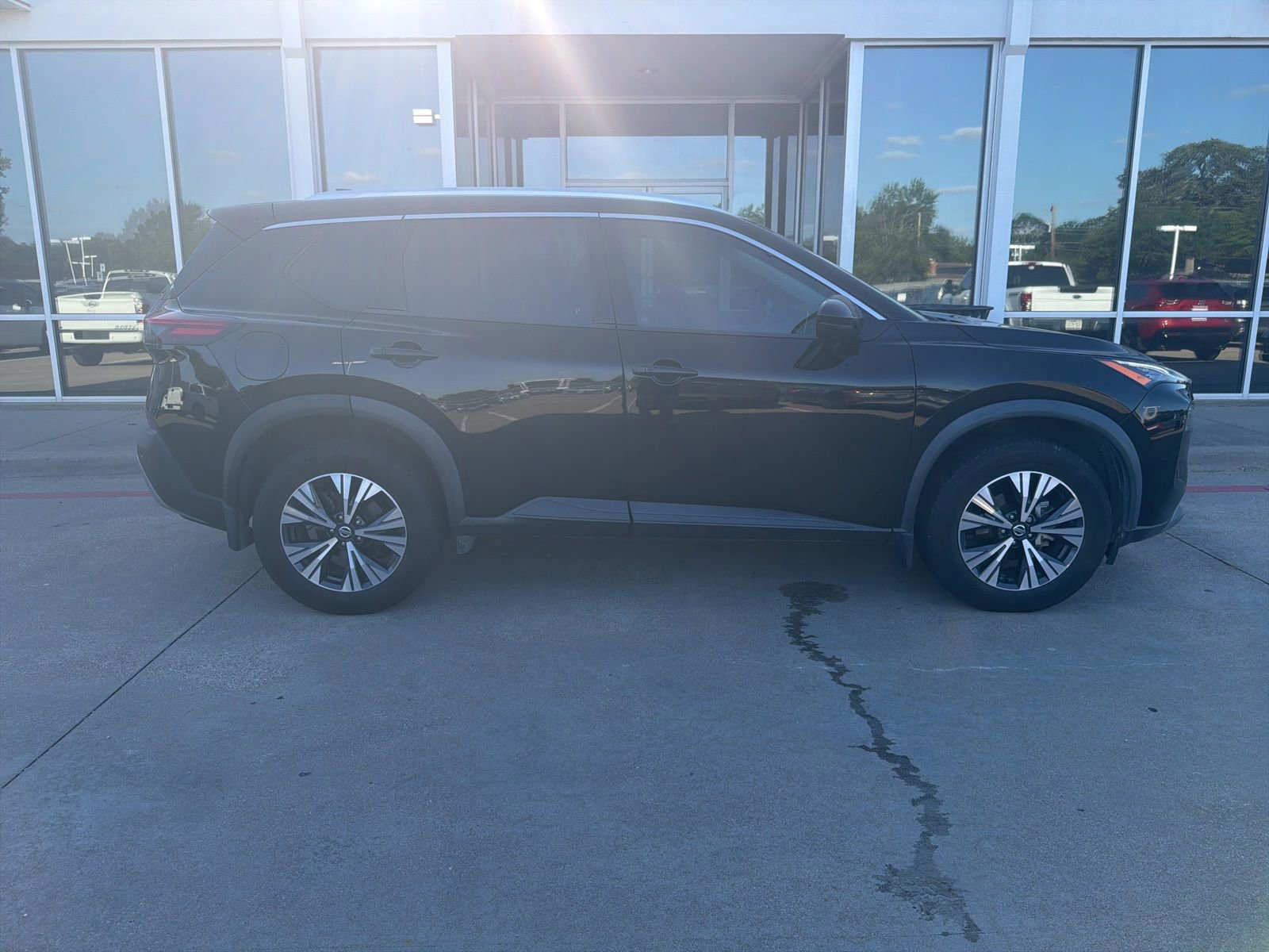 Used 2021 Nissan Rogue SV w/ Premium Package FWD image 5