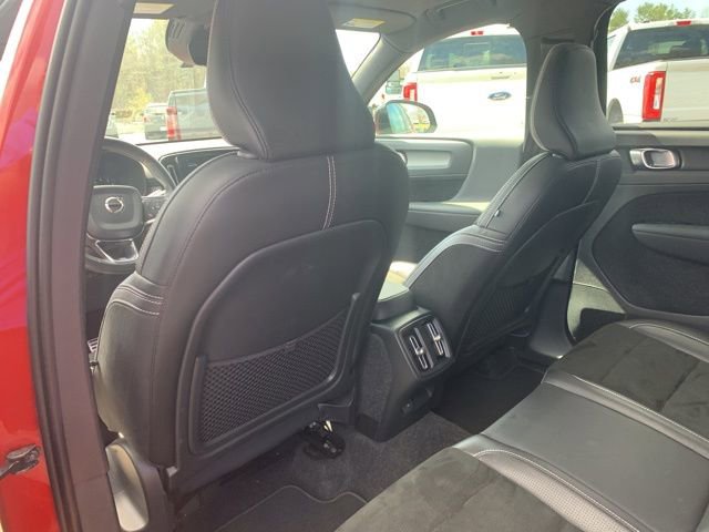 Used 2019 Volvo XC40 T5 R-Design image 18