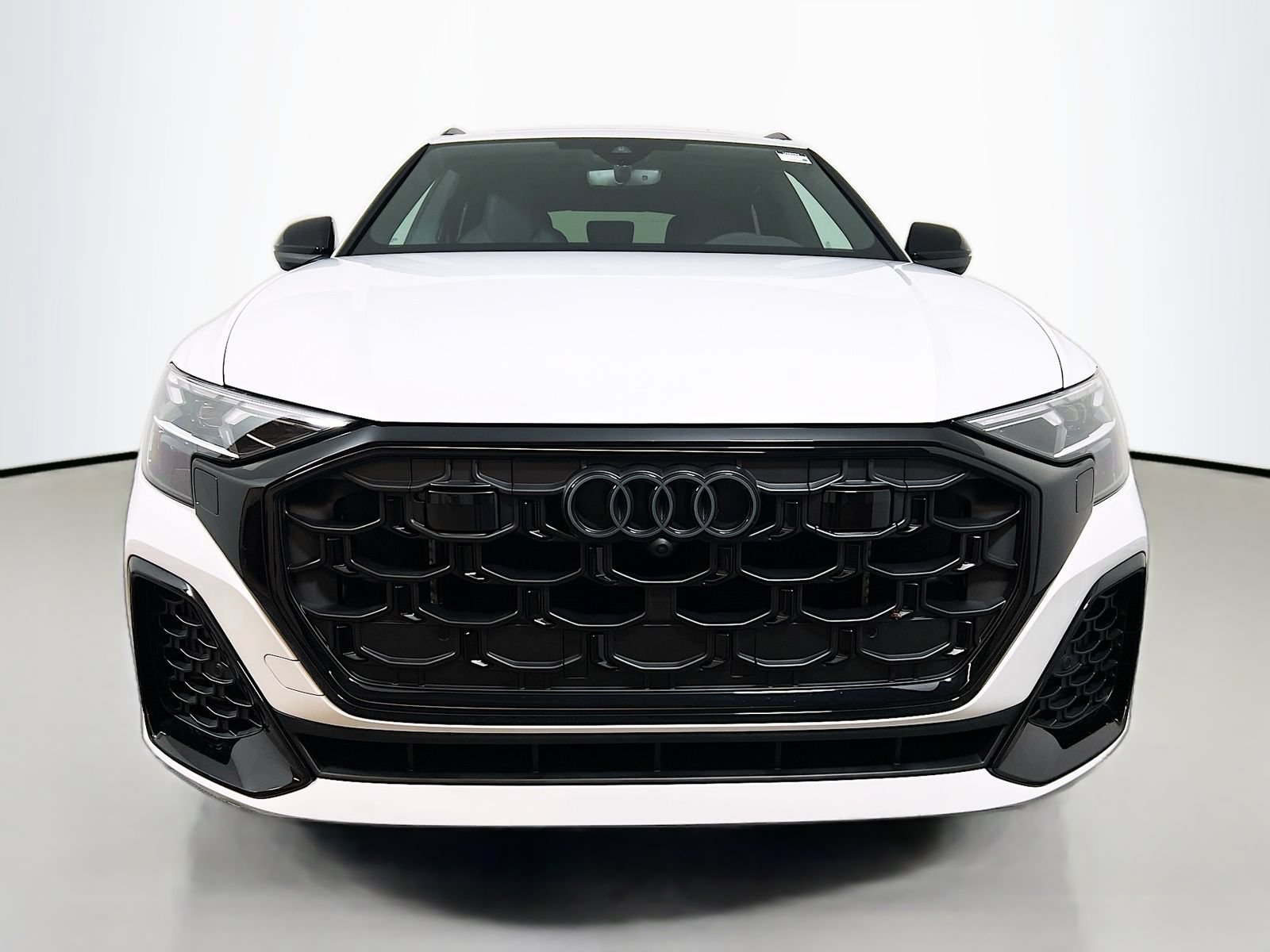 Used 2025 Audi SQ8 Premium Plus AWD/4WD image 2