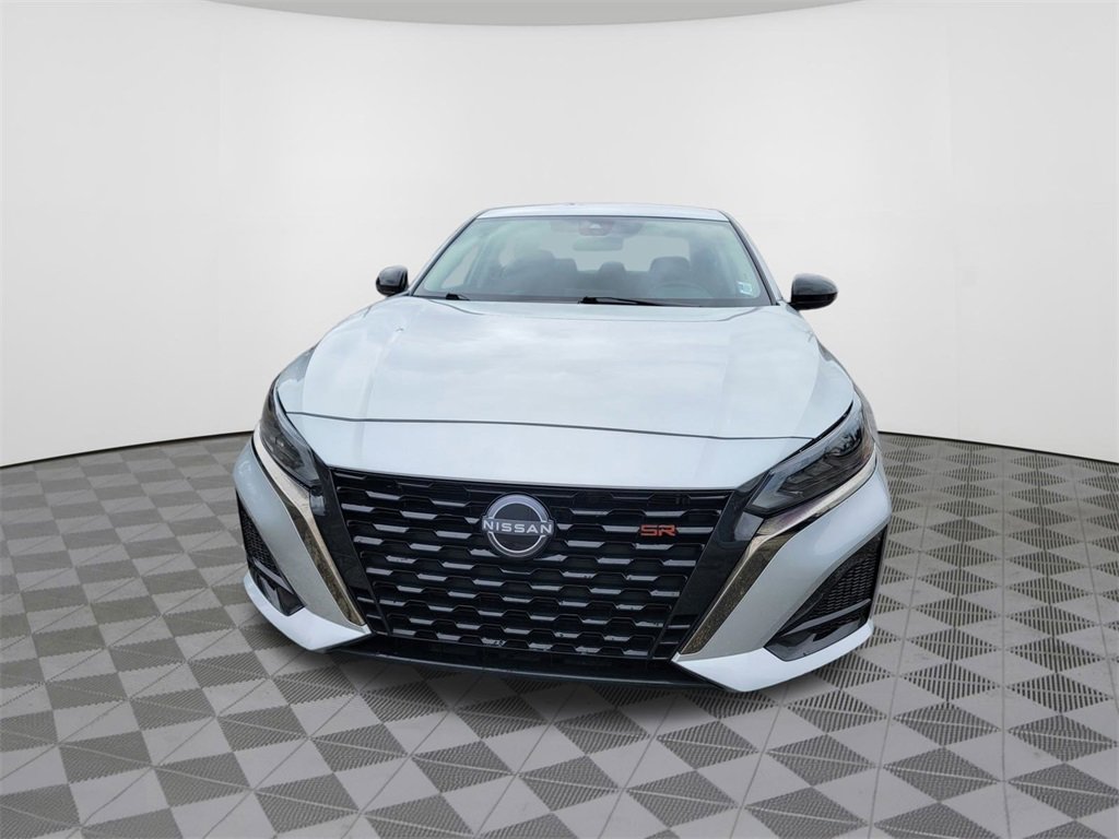 Used 2025 Nissan Altima 2.5 SR image 3