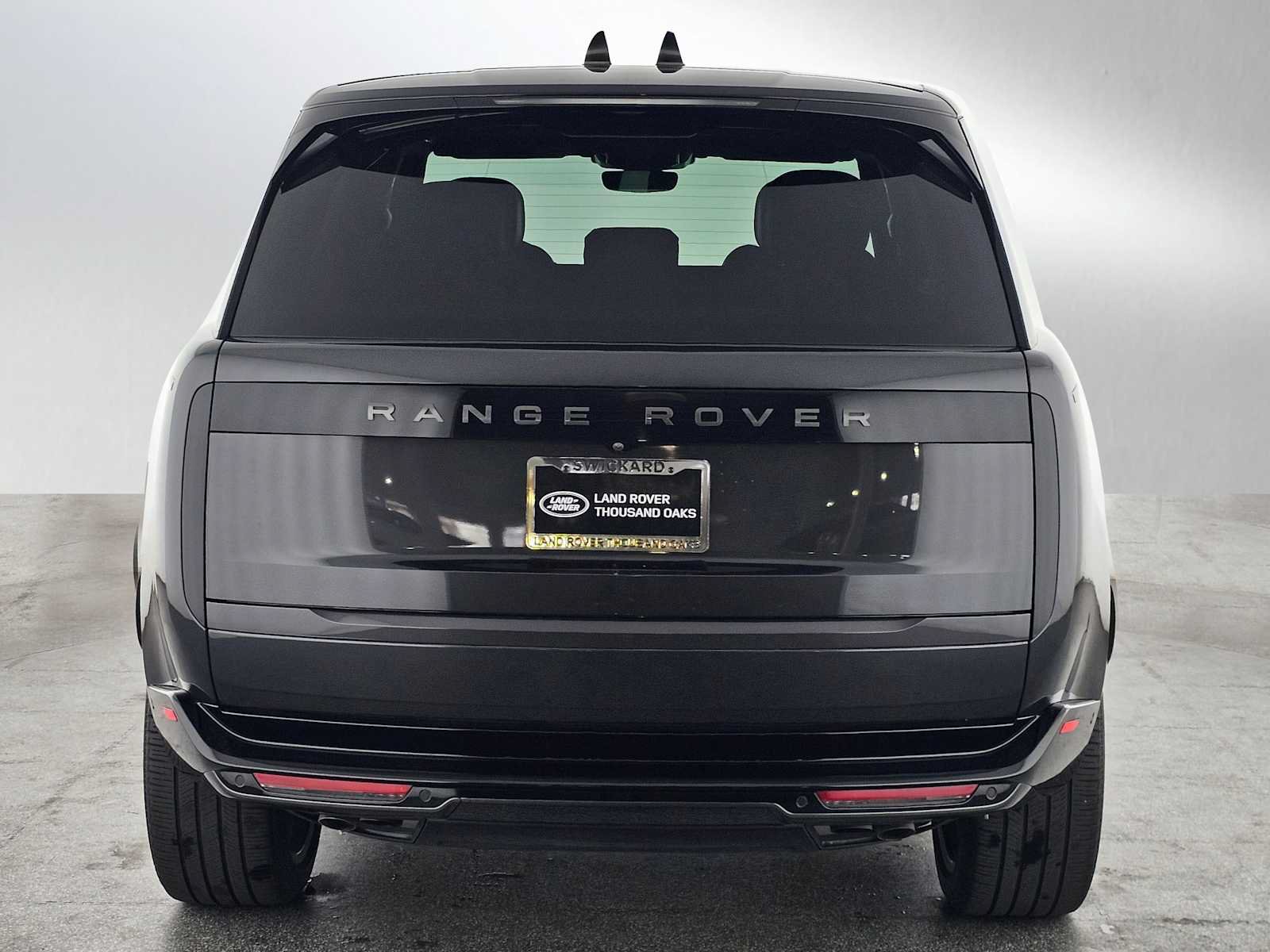 Used 2025 Land Rover Range Rover SE AWD/4WD image 4