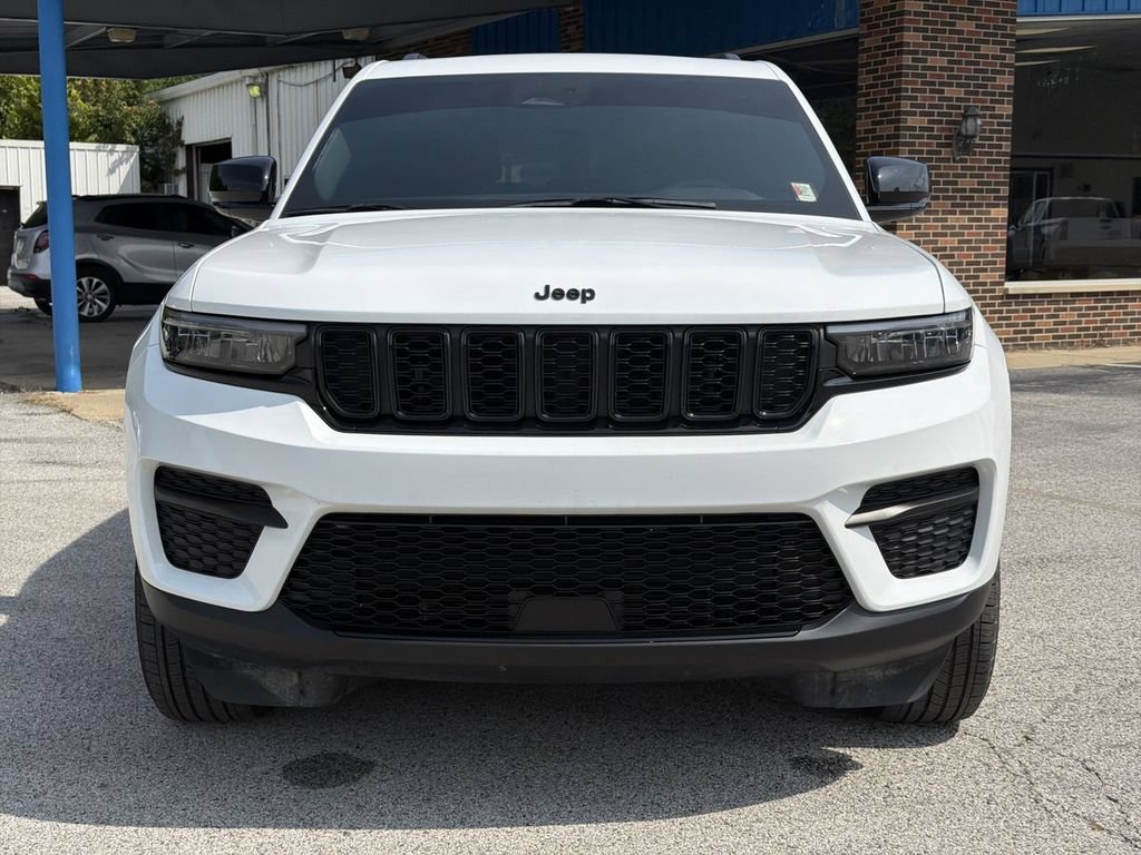 Used 2025 Jeep Grand Cherokee Altitude AWD/4WD image 31