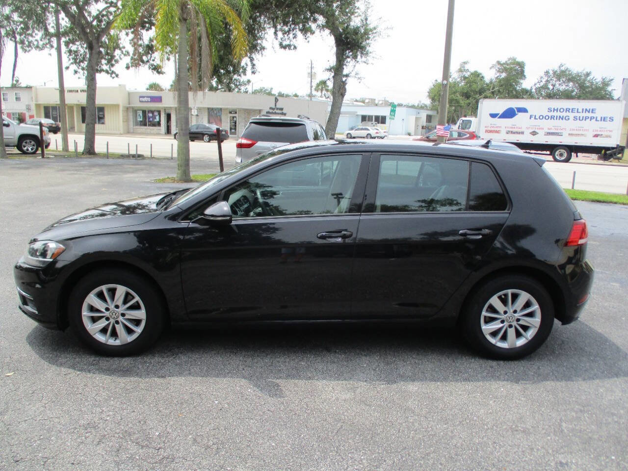 Used 2018 Volkswagen Golf S FWD image 5