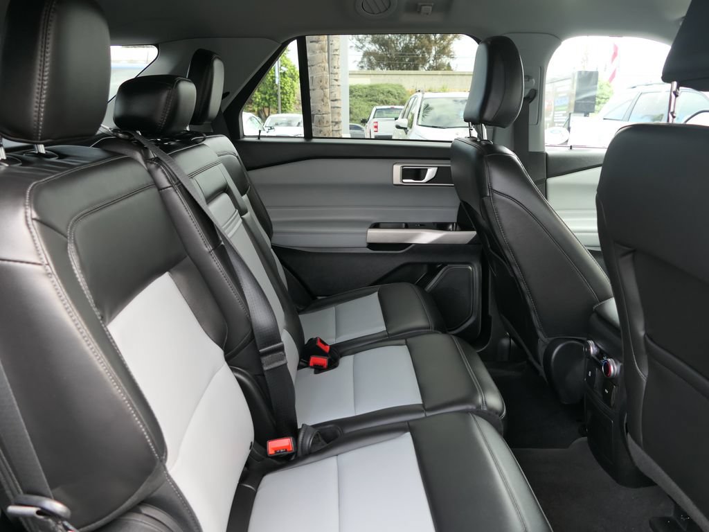 Used 2023 Ford Explorer XLT w/ Equipment Group 202A RWD image 26