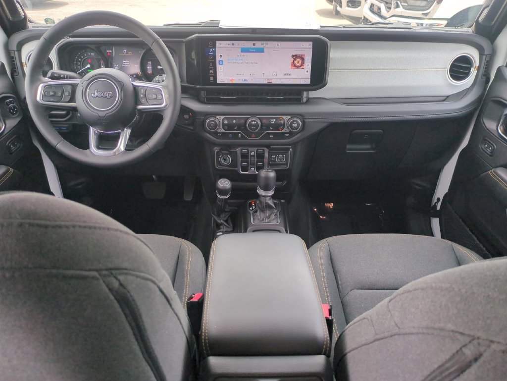 Used 2025 Jeep Wrangler Unlimited Sahara AWD/4WD image 16