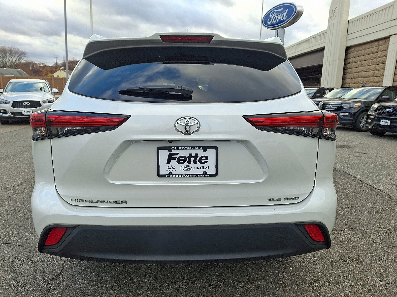 Used 2022 Toyota Highlander XLE image 5