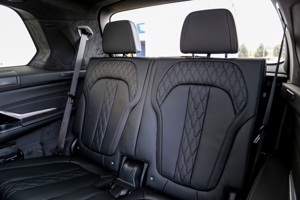 New 2026 BMW X7 M60i image 26