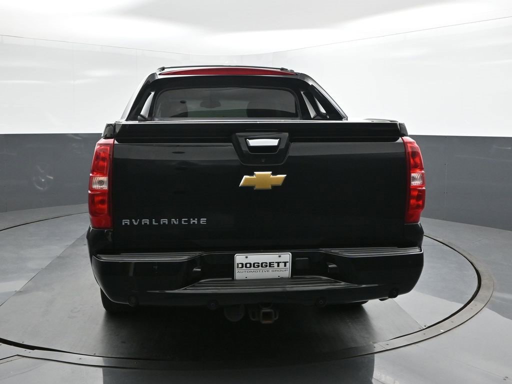 Used 2013 Chevrolet Avalanche LTZ image 8