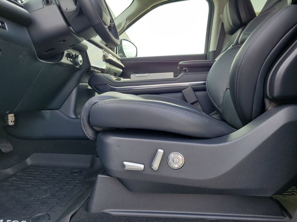 New 2026 Lincoln Navigator L Premier AWD/4WD image 19