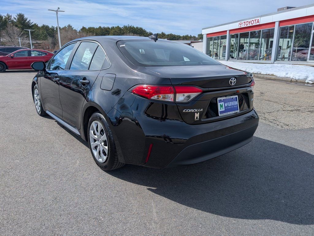 Used 2024 Toyota Corolla LE image 3