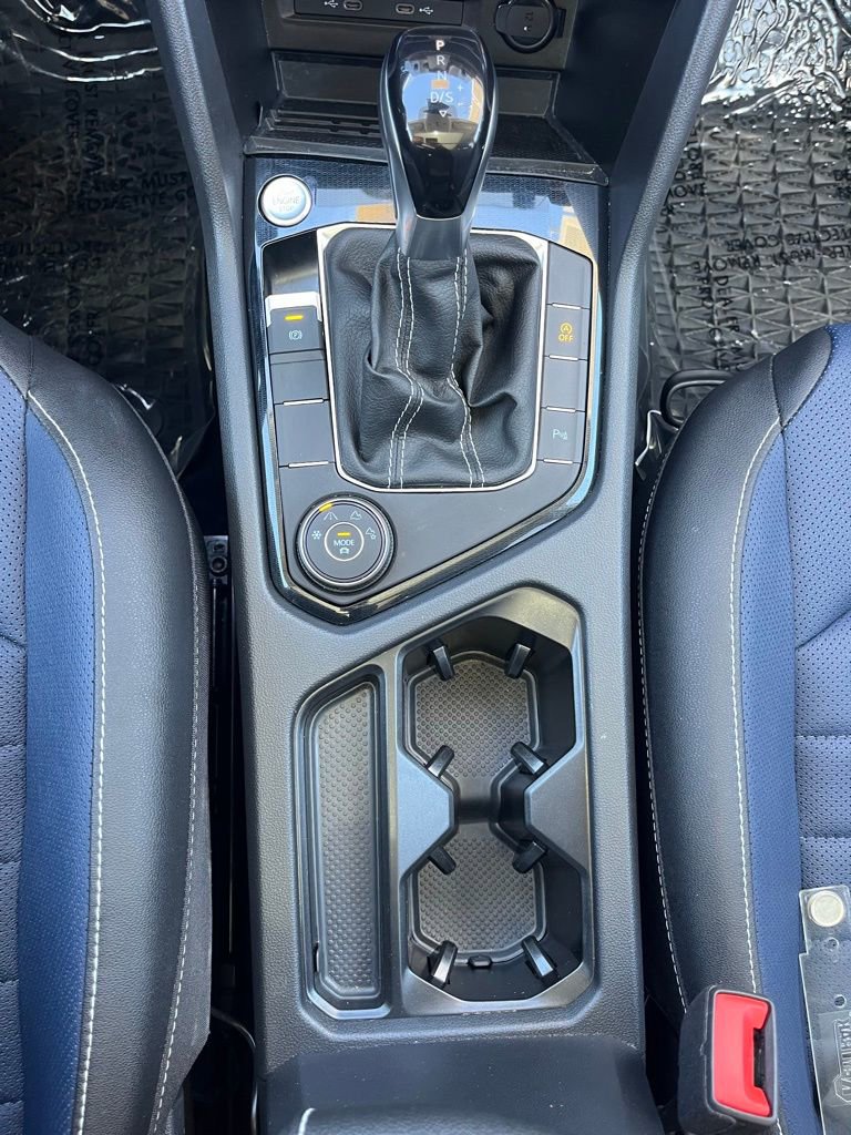 Certified 2025 Volkswagen Taos SEL AWD/4WD image 14