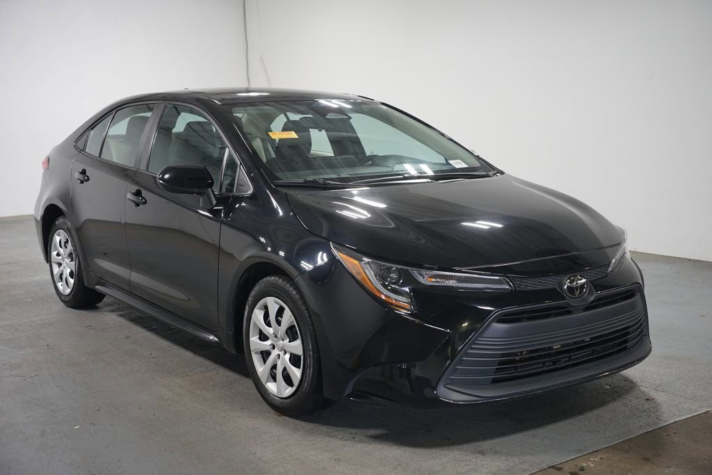 Used 2024 Toyota Corolla LE FWD image 3