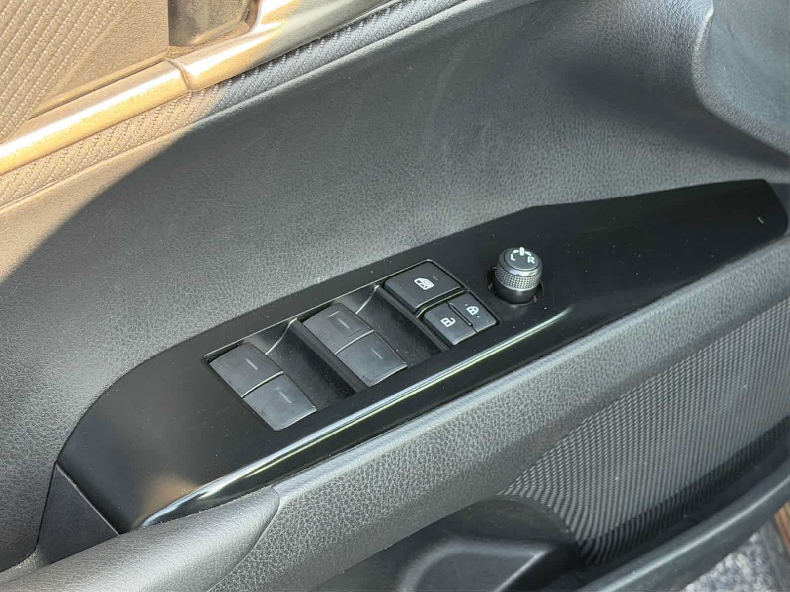 Used 2025 Toyota Camry SE FWD image 8