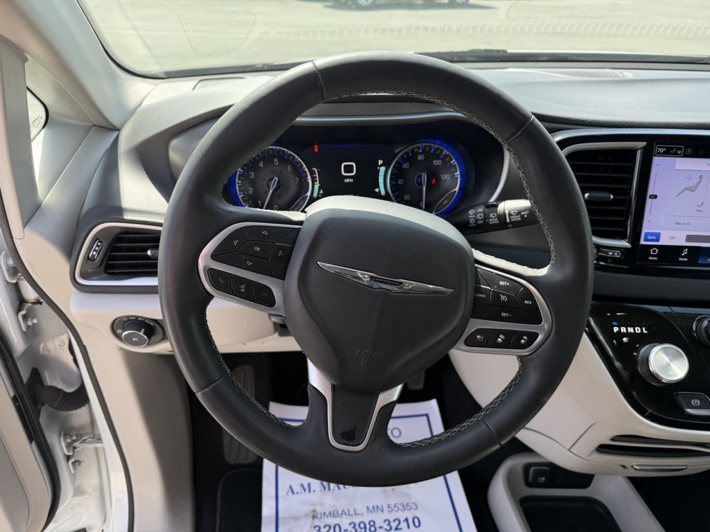 Used 2023 Chrysler Pacifica Touring-L FWD image 22