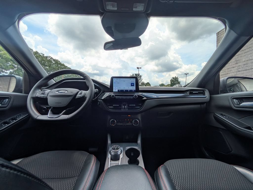 Used 2025 Ford Escape ST-Line AWD/4WD image 25