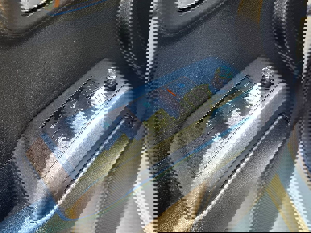 Used 2016 Toyota Tacoma TRD Sport w/ Premium & Technology Package image 31