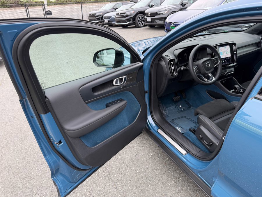 Used 2023 Volvo C40 P8 Recharge Ultimate AWD/4WD image 9