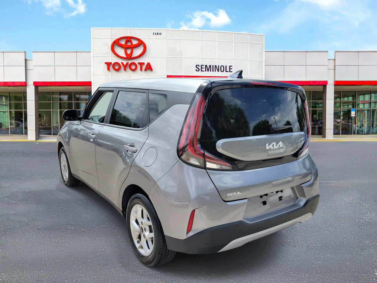 Used 2025 Kia Soul LX w/ LX Technology Package FWD image 4