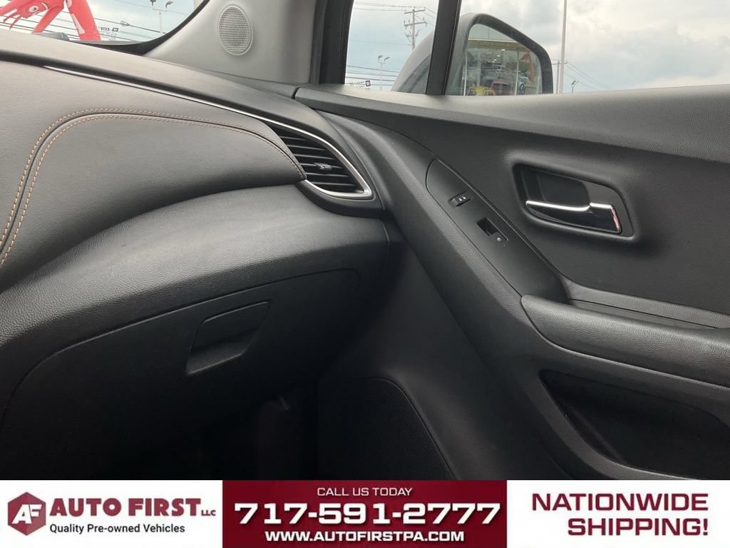 Used 2022 Chevrolet Trax LT w/ LT Convenience Package AWD/4WD image 21