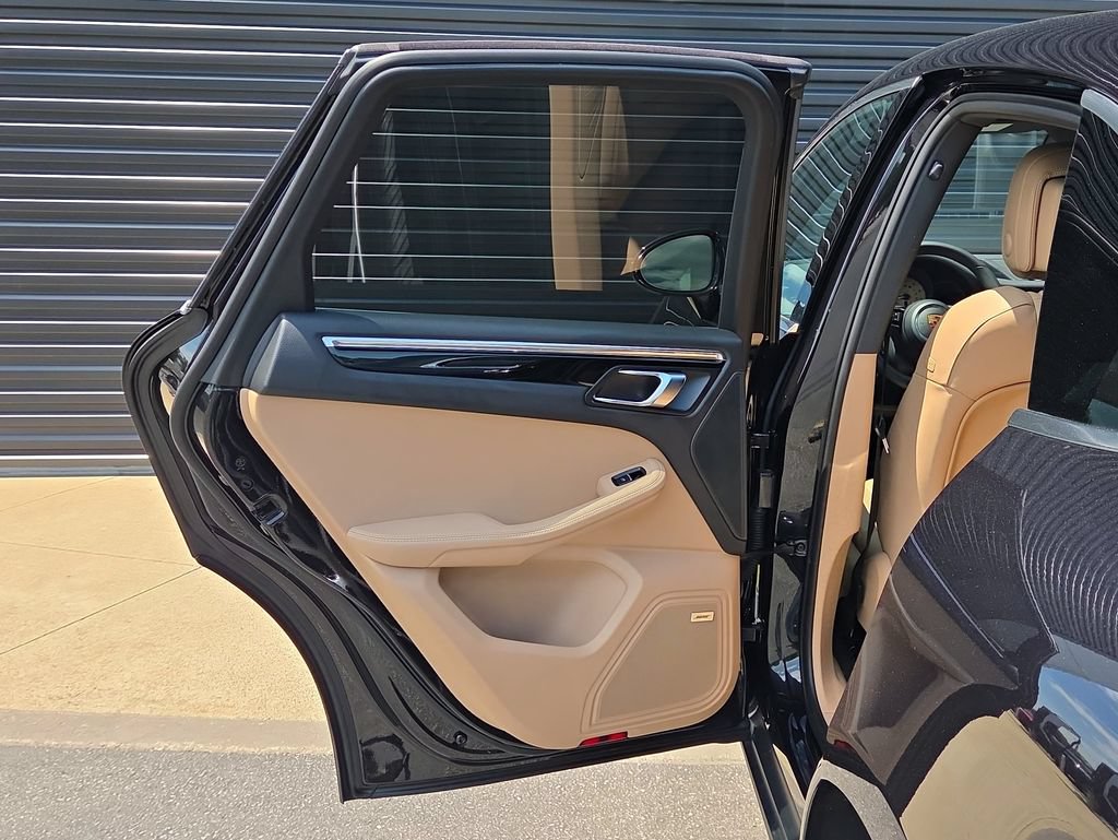 Certified 2026 Porsche Macan AWD/4WD image 17