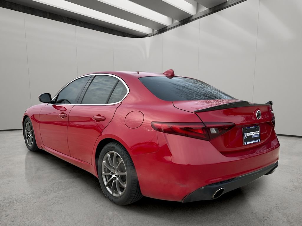 Used 2020 Alfa Romeo Giulia image 3
