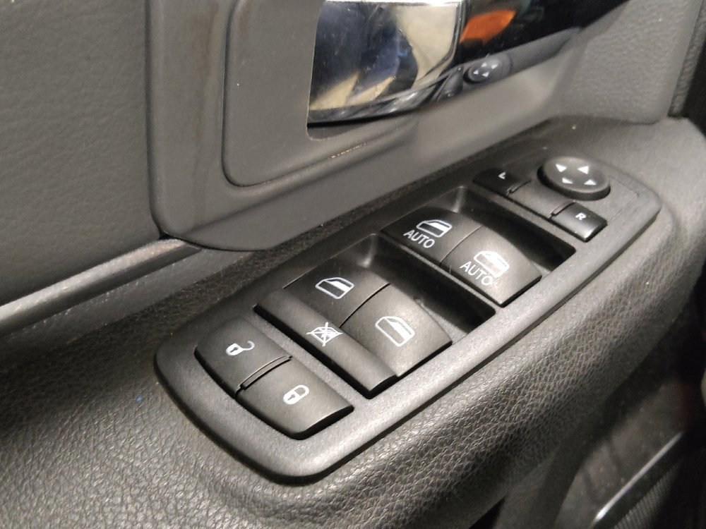 Used 2021 RAM 1500 Classic SLT image 27