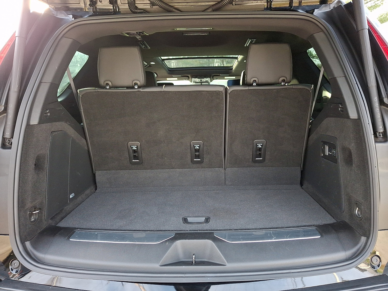 Certified 2024 Cadillac Escalade Sport w/ LPO, ONYX Package image 24