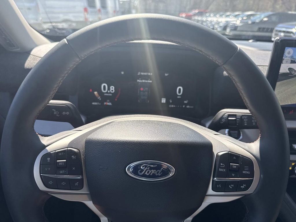 Used 2026 Ford Explorer Active AWD/4WD image 29