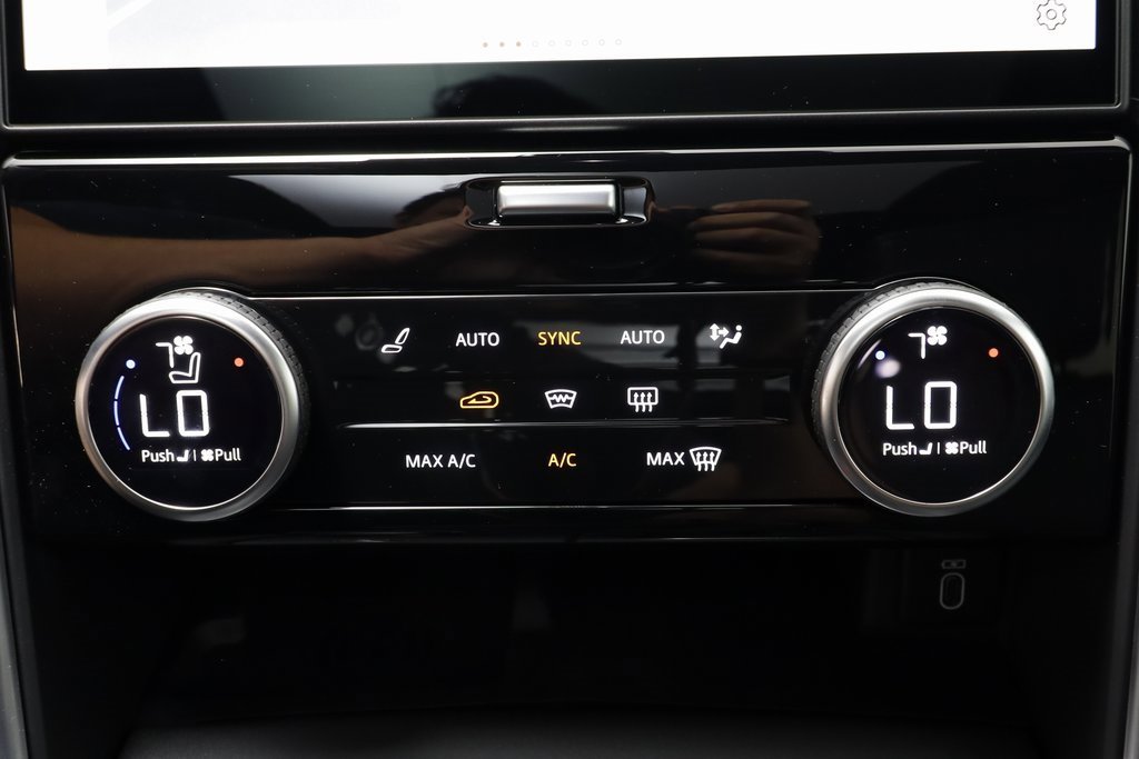 New 2026 Land Rover Discovery Limited Edition image 13