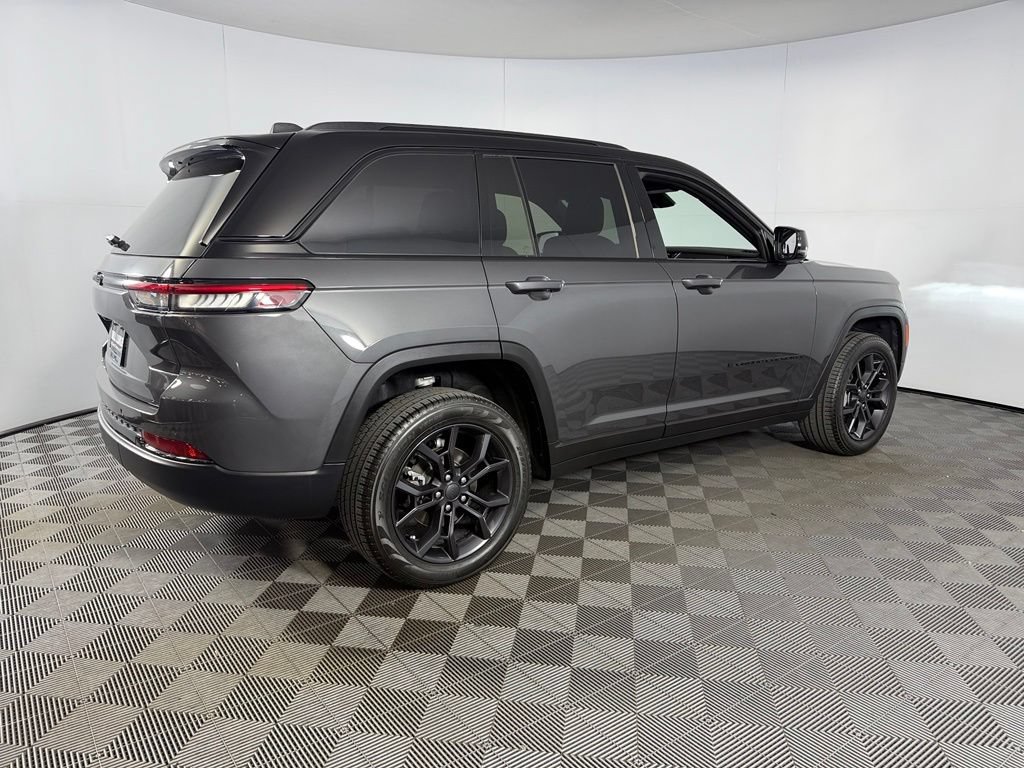Certified 2025 Jeep Grand Cherokee Limited w/ Trailer Tow Package AWD/4WD image 6