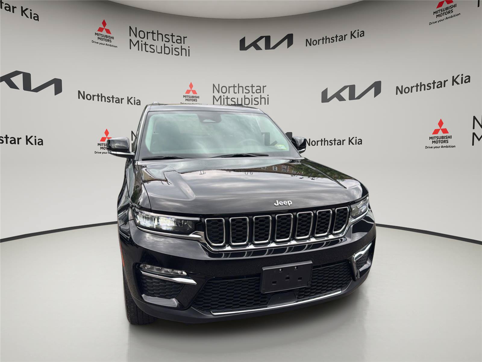 Used 2024 Jeep Grand Cherokee Limited AWD/4WD image 8