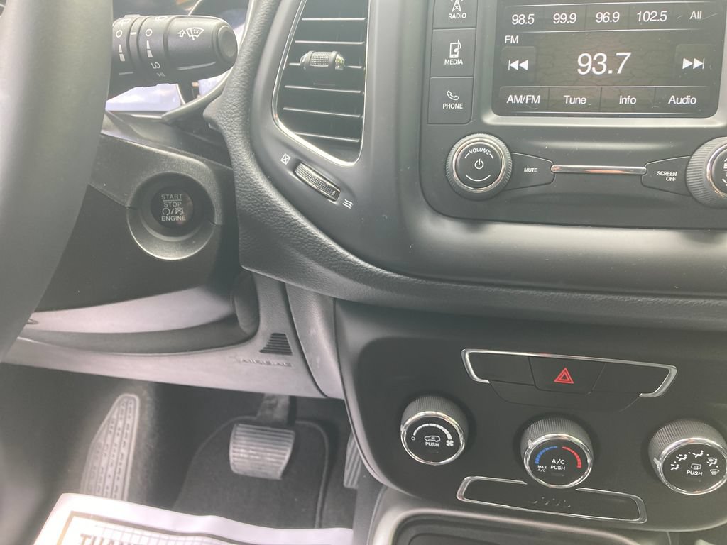 Used 2018 Jeep Compass Latitude AWD/4WD image 22