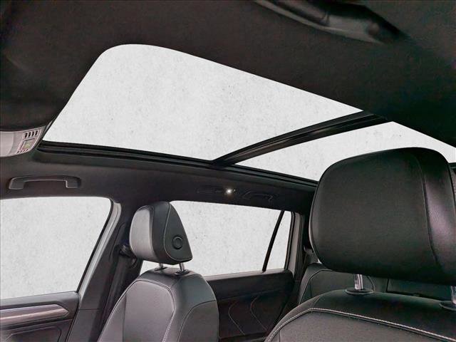 Used 2022 Volkswagen Tiguan SE R-Line image 17