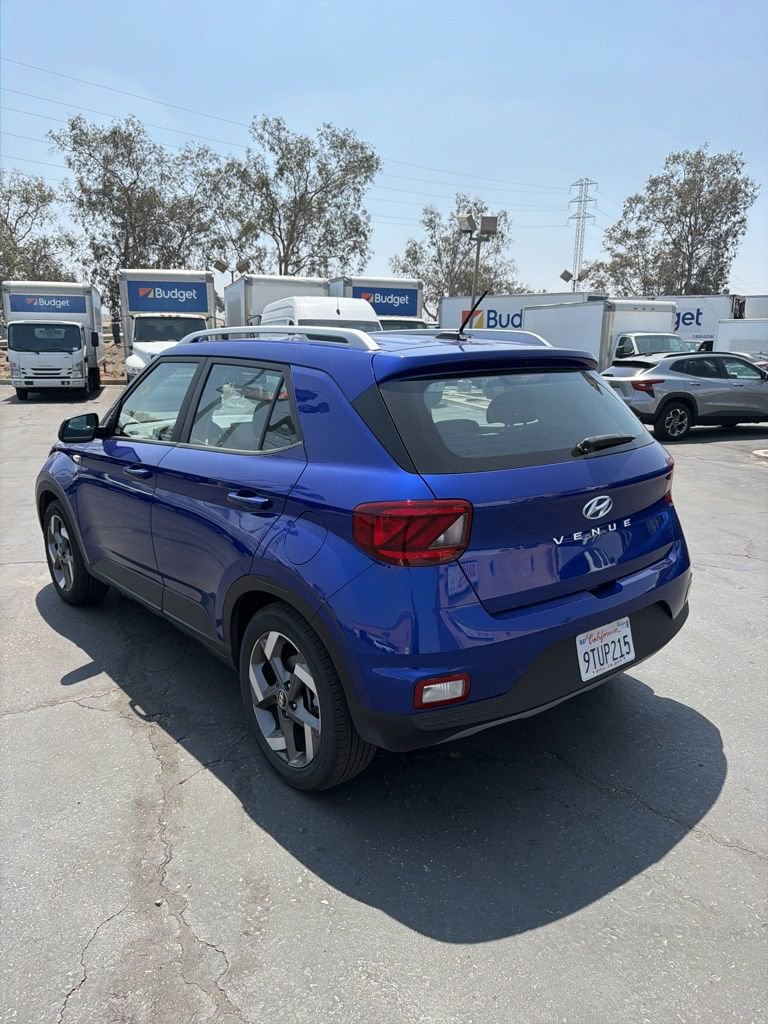 Used 2025 Hyundai Venue SEL image 8