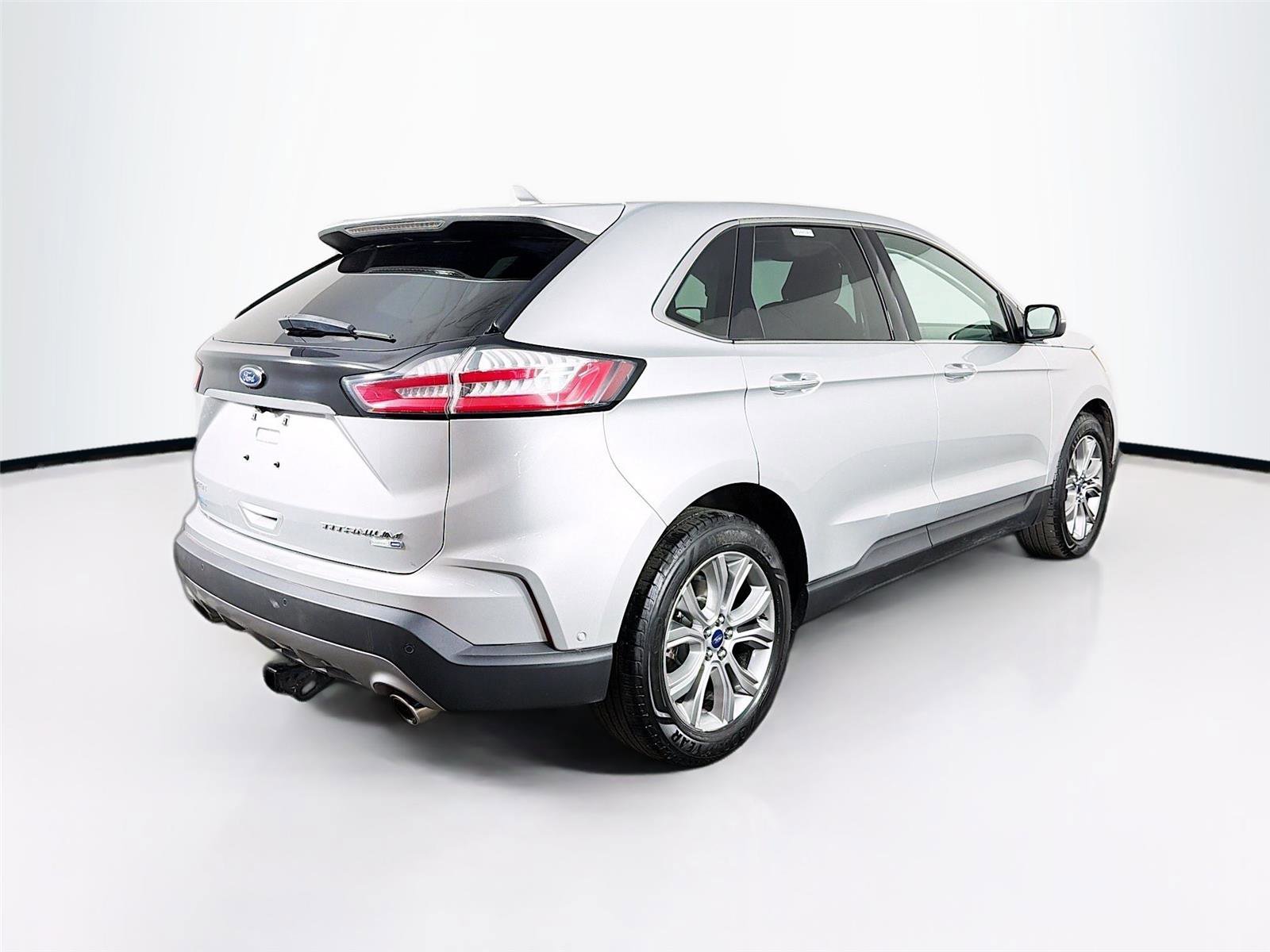 Used 2019 Ford Edge Titanium w/ Equipment Group 301A AWD/4WD image 7