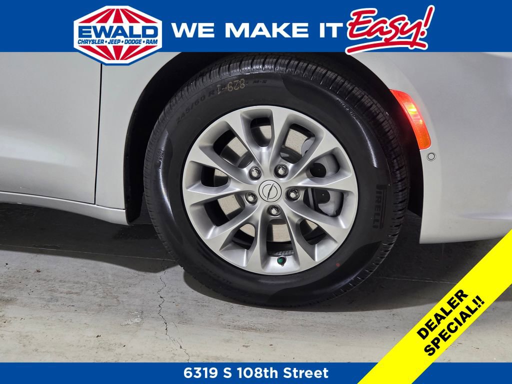 New 2026 Chrysler Pacifica Select AWD/4WD image 9