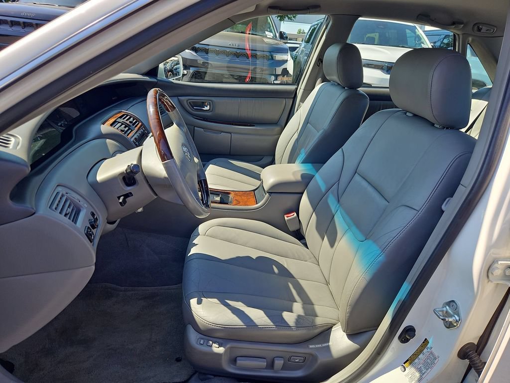 Used 2004 Toyota Avalon XLS FWD image 12