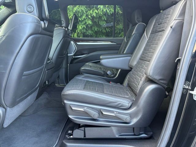 Certified 2025 Cadillac Escalade ESV Sport Platinum w/ LPO, ONYX Package AWD/4WD image 17