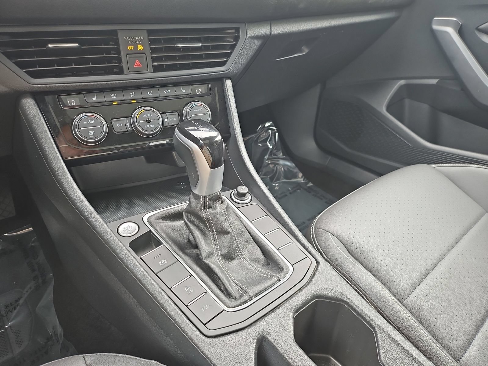 Used 2024 Volkswagen Jetta SE FWD image 22