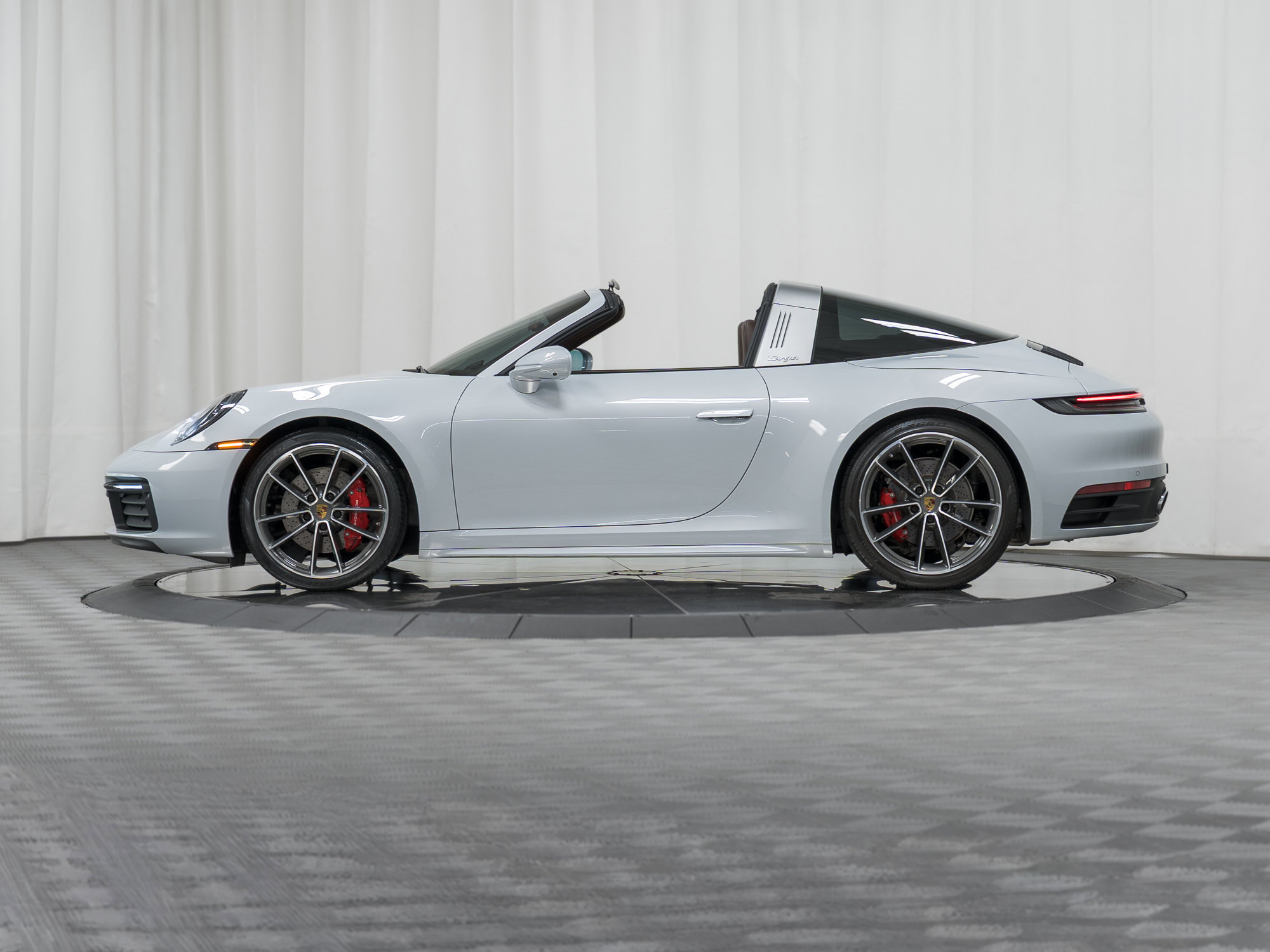 Certified 2024 Porsche 911 Targa 4S w/ Premium Package AWD/4WD image 41