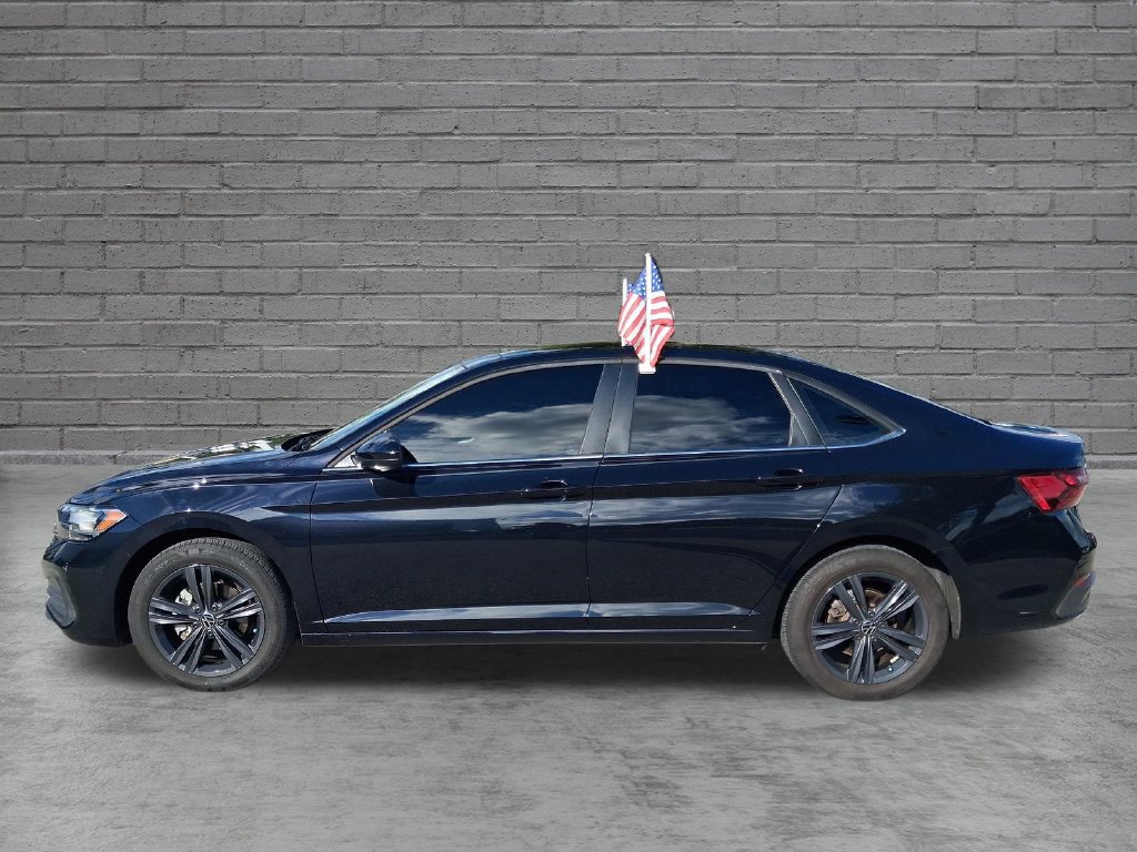 Certified 2024 Volkswagen Jetta SE w/ Panoramic Sunroof Package FWD image 5