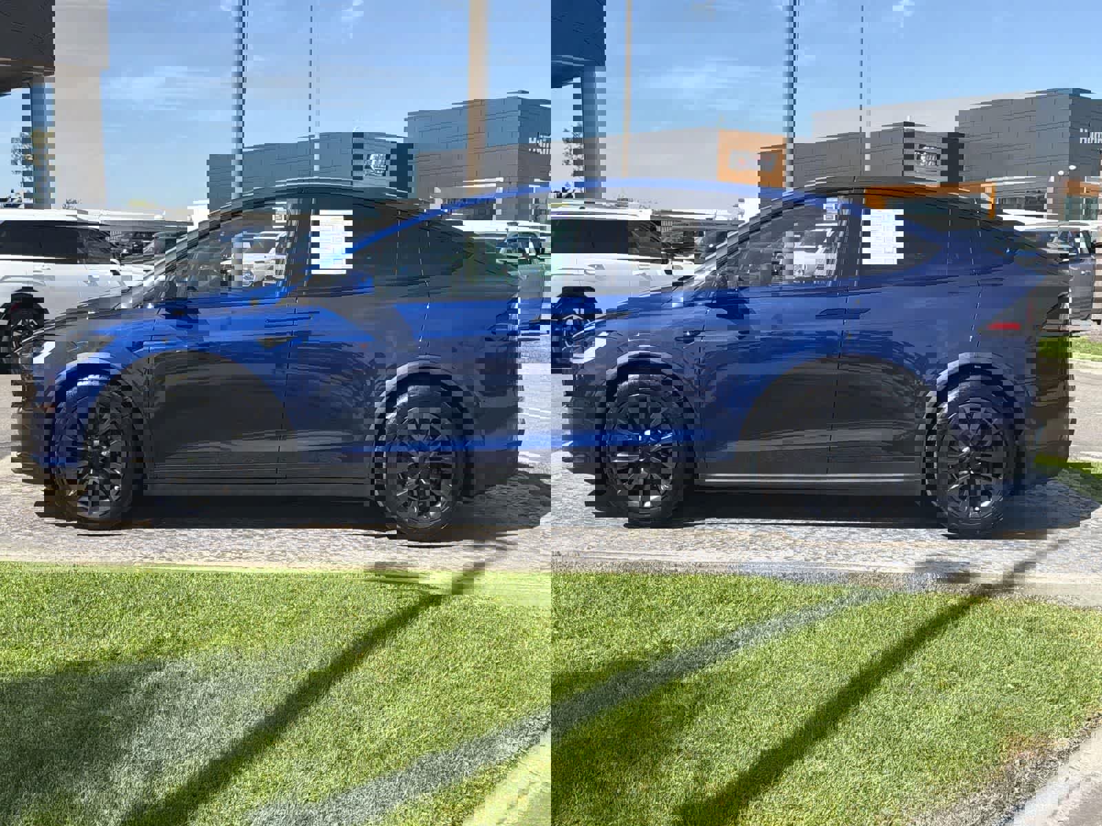 Used 2025 Tesla Model X image 3