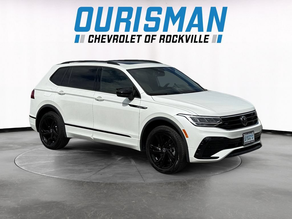 Used 2024 Volkswagen Tiguan SE R-Line AWD/4WD image 1