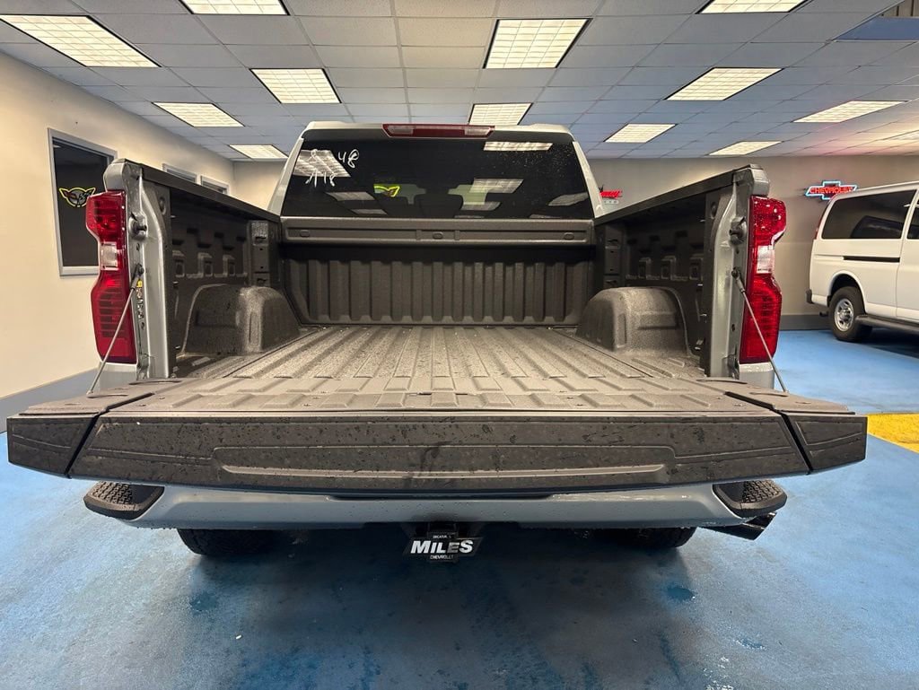 New 2026 Chevrolet Silverado 1500 Custom w/ Turbomax Blackout Package AWD/4WD image 9