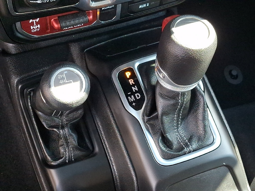 Certified 2025 Jeep Wrangler Sport AWD/4WD image 14
